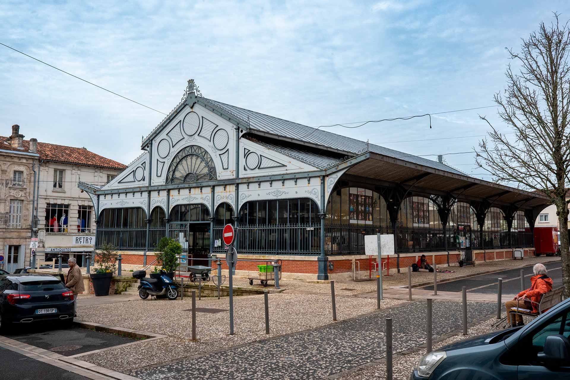 Photos d'illustration des halles de Jonzac