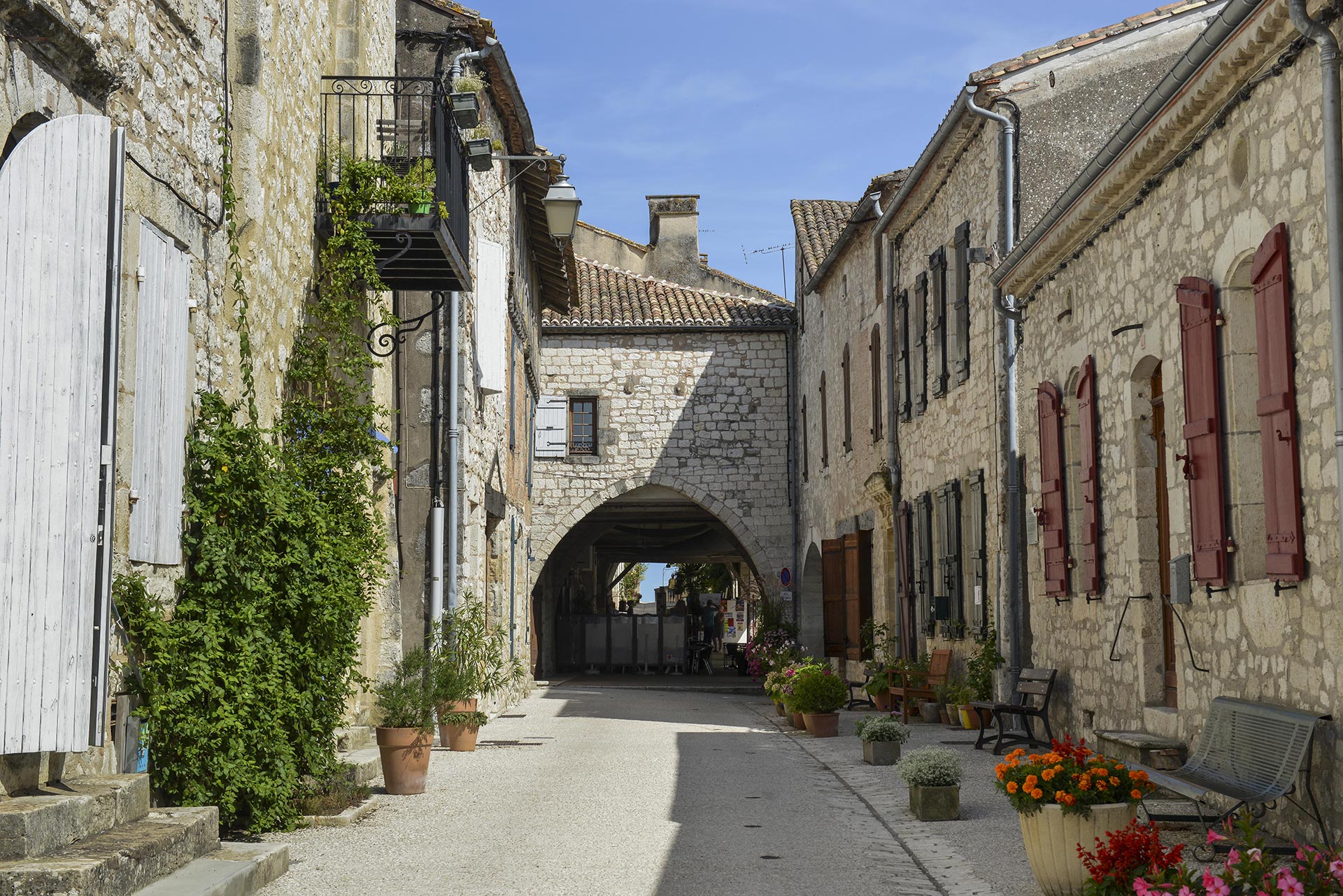 Promenade_dans_les_rues_de_la_Bastide_de_Monflanquin