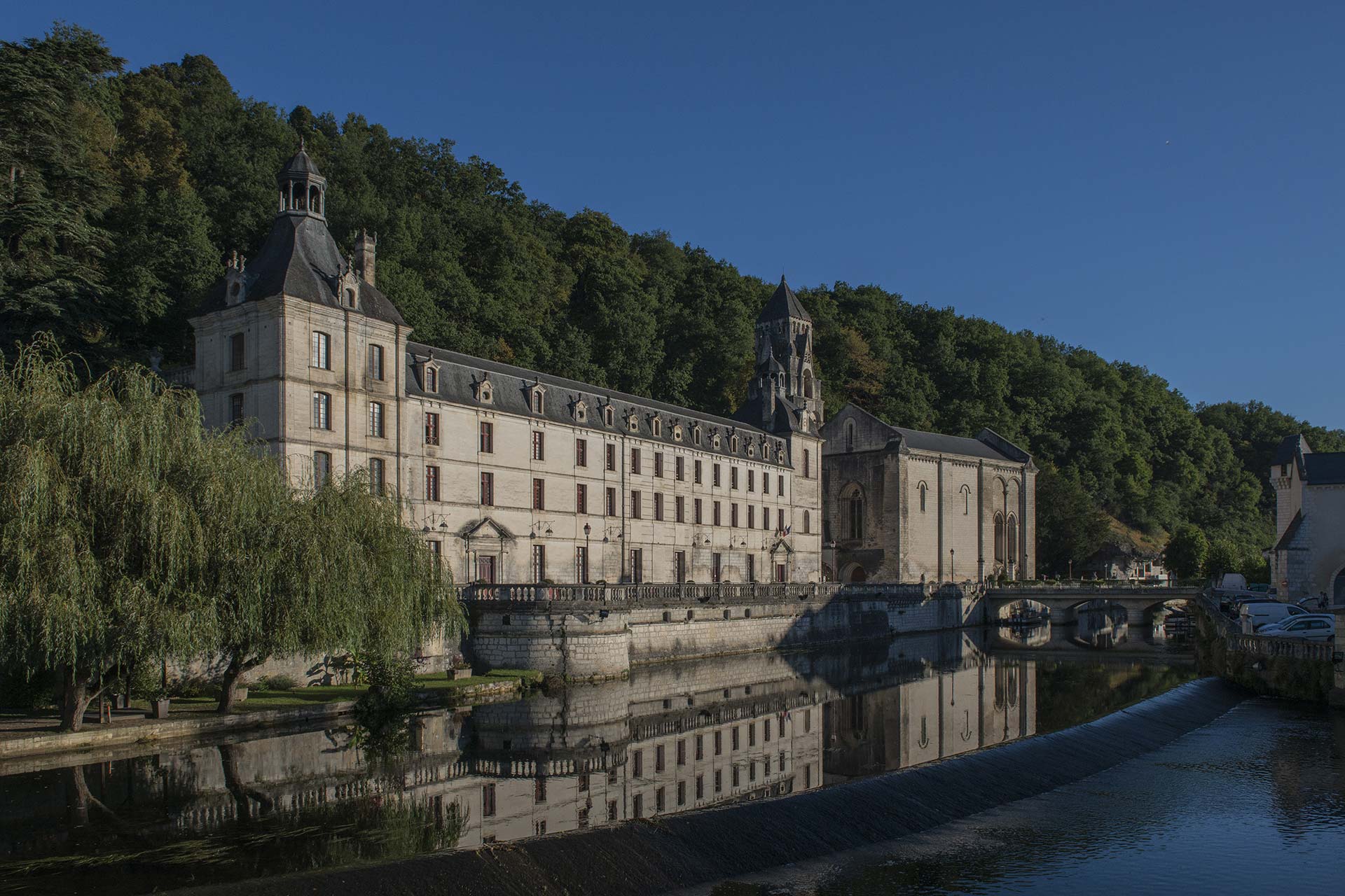 Vue d'un château à Brantome en Dordogne