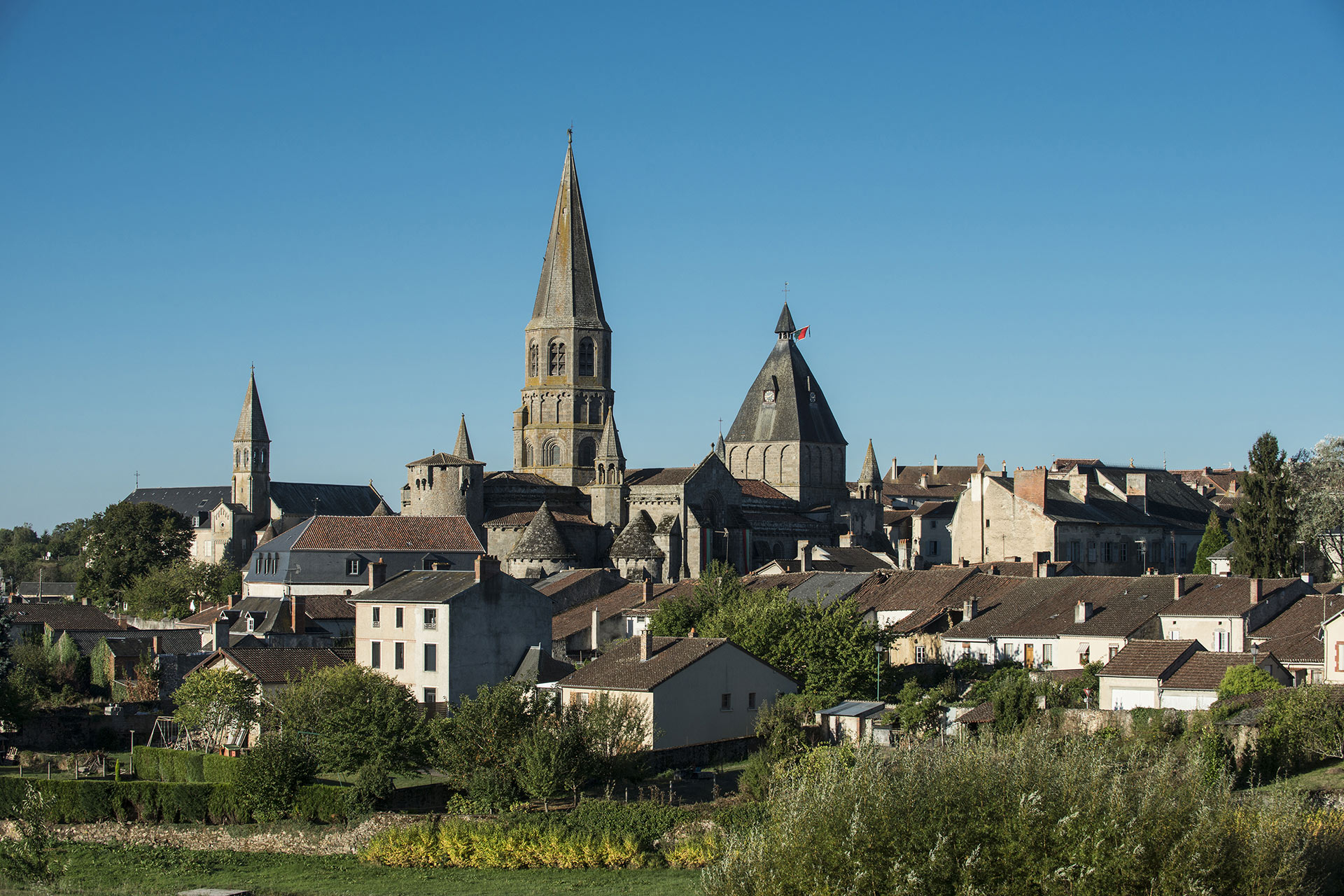 Vue du Dorat et de sa collegiale en Haute-Vienne