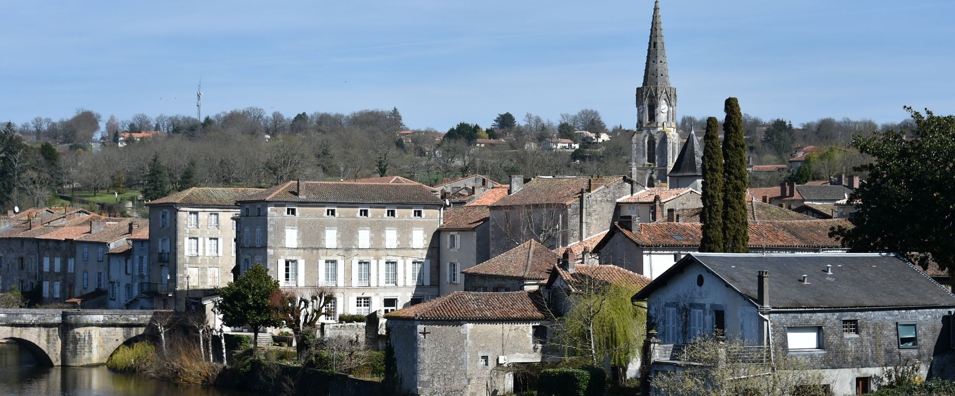 vue de la ville de Confolens