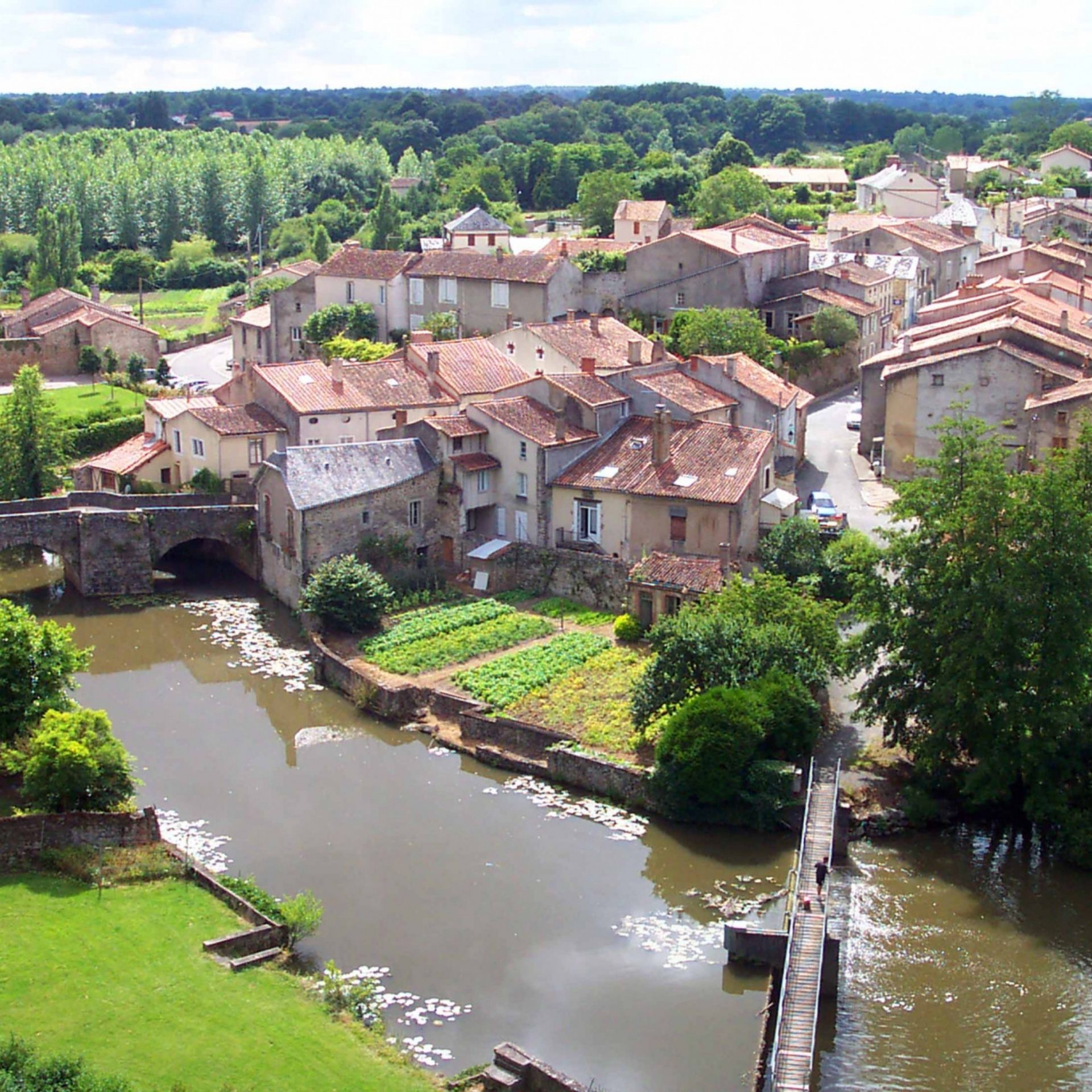 vue du ciel de Parthenay 