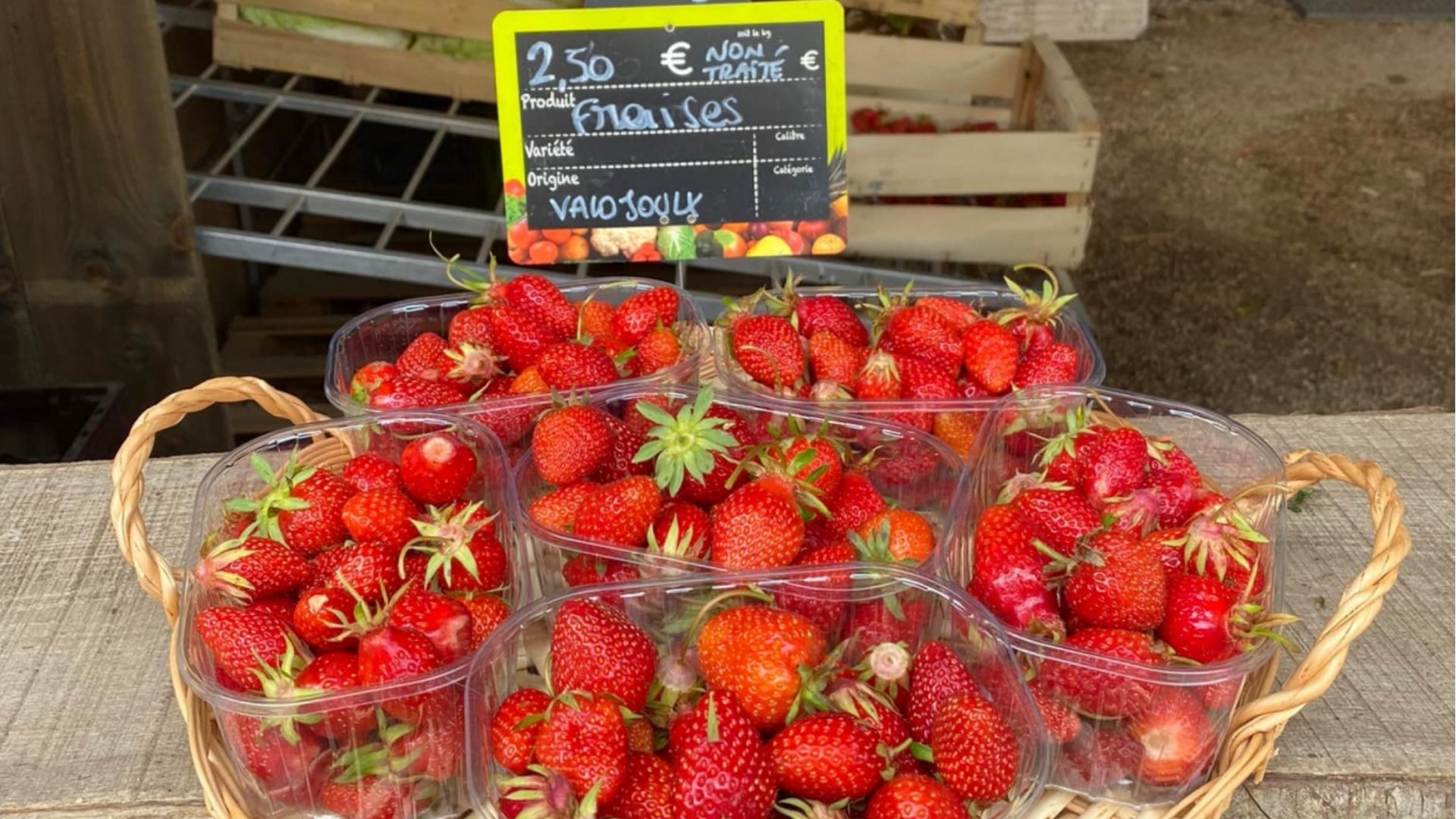 des fraises en barquettes 