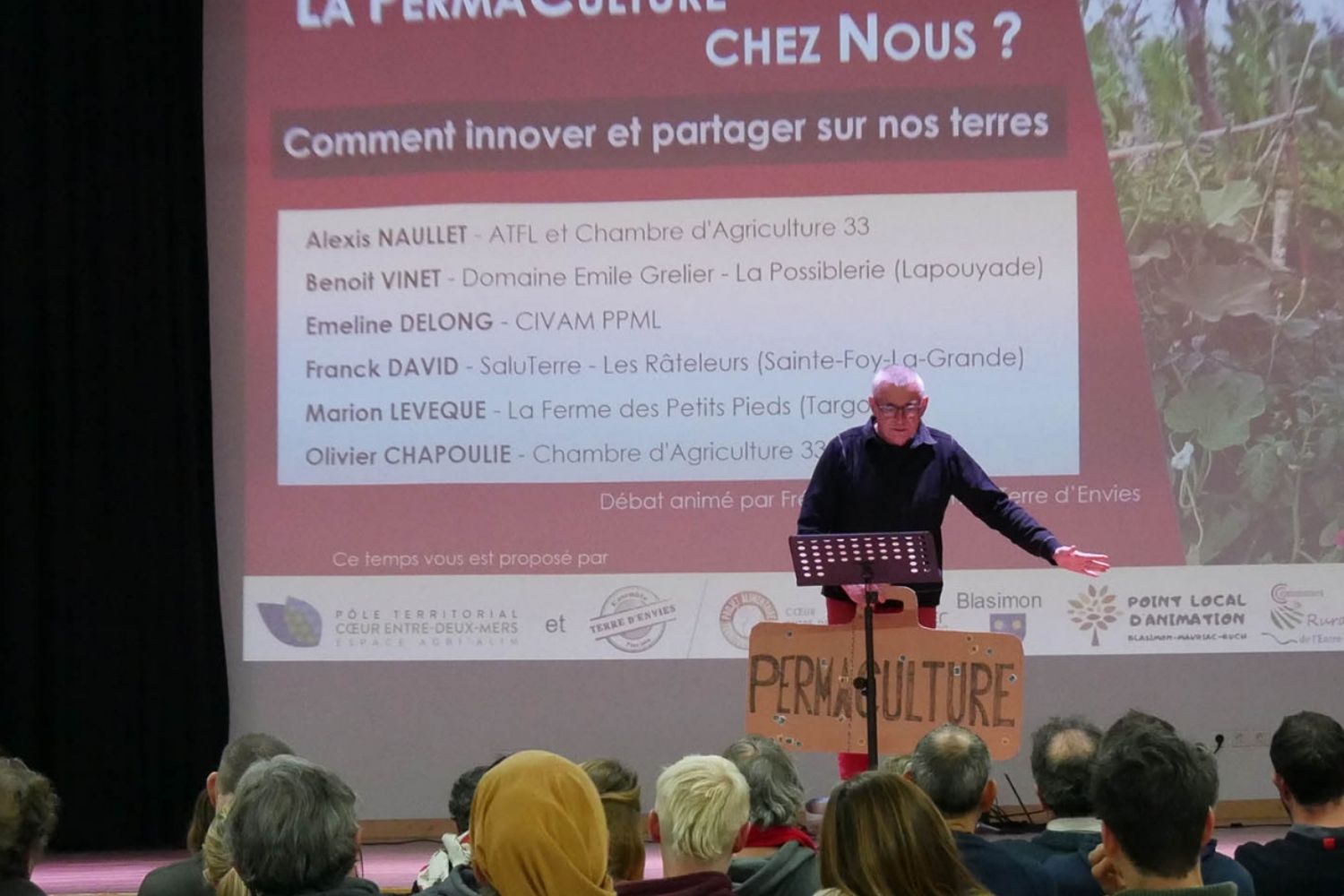 débat lors d'un film sur la permaculture