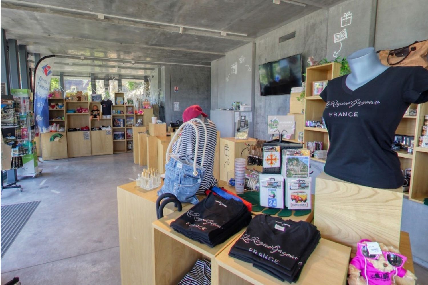 vue de la boutique de l'office de tourisme