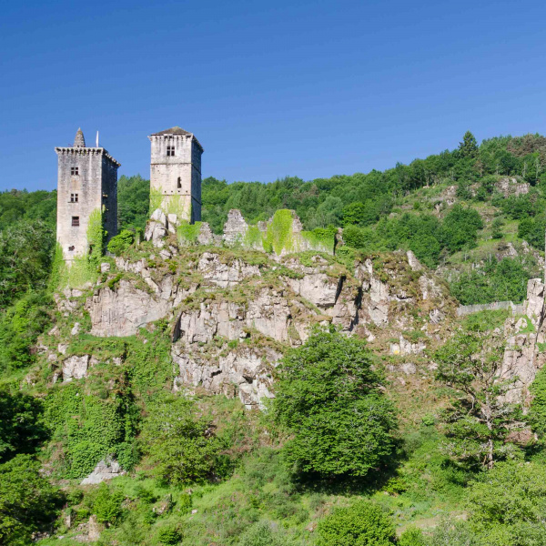 Vue générale de la cité médiévale des Tours de Merle