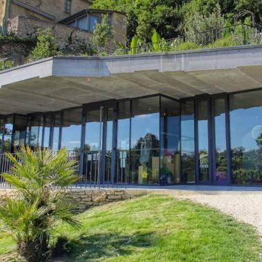 Un office de tourisme troglodyte