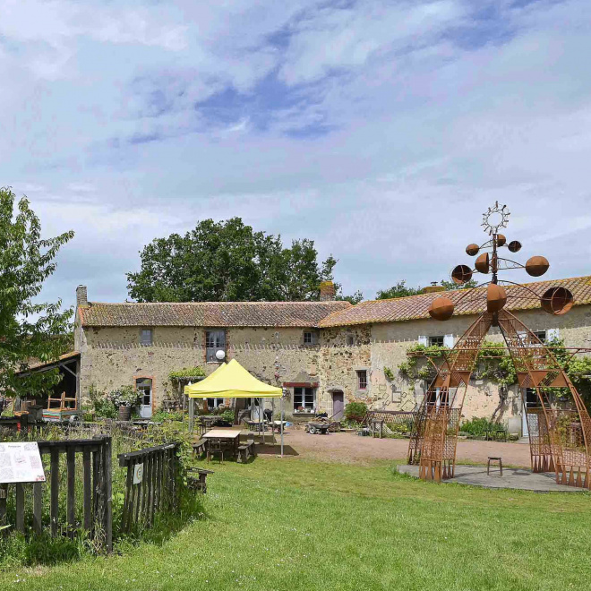 La colporteuse : école de la transition écologique