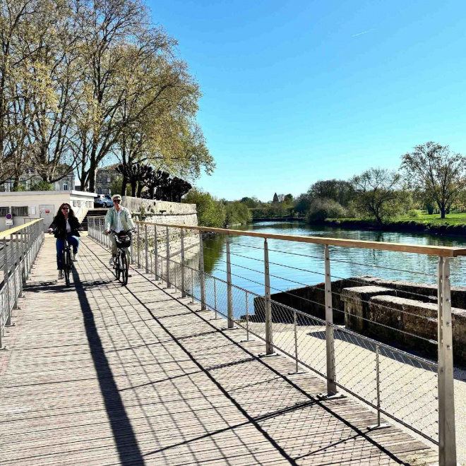 La Flow Vélo s'arrime à Saintes et au fleuve Charente